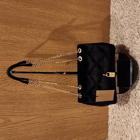 Steve Madden Handbags - NWT Steve Madden velvet shoulder bag